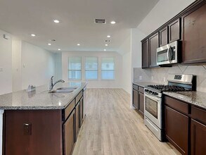 502 Pecan Landing Ln in La Marque, TX - Foto de edificio - Building Photo