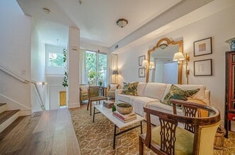 1059 Esparanza Way in San Jose, CA - Building Photo - Building Photo