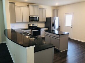 206 White Wing Ln in Sealy, TX - Building Photo - Building Photo