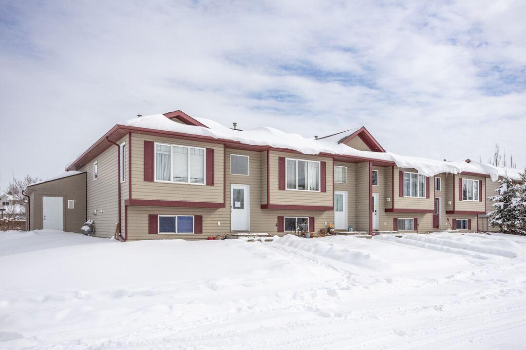 30C Westlake Gln in Strathmore, AB - Building Photo