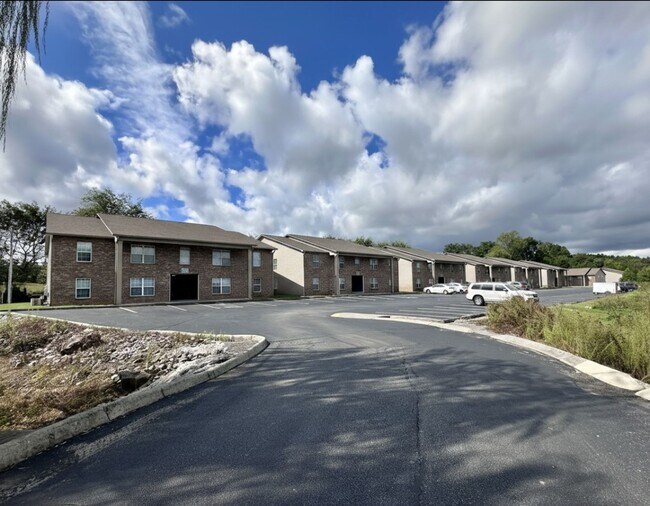 111 Guadal Canal Dr in Maryville, TN - Building Photo - Building Photo