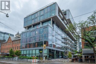560 King St W in Toronto, ON - Building Photo