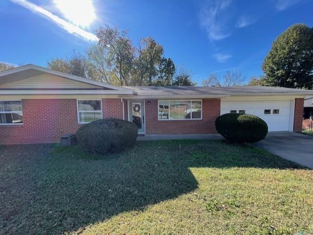 209 Sanders Ave in Springdale, AR - Building Photo