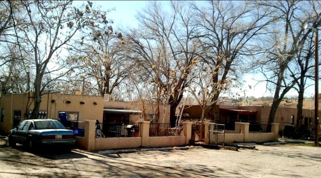 4914 Rincon Rd NW in Albuquerque, NM - Foto de edificio - Building Photo