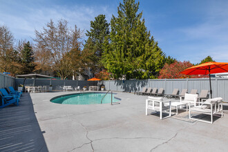 Casablanca Apartment Homes in Everett, WA - Foto de edificio - Building Photo