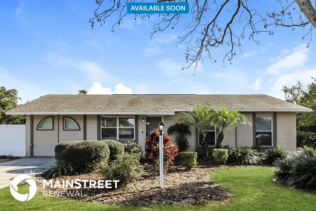 13228 Grand Terrace Dr in Grand Island, FL - Building Photo
