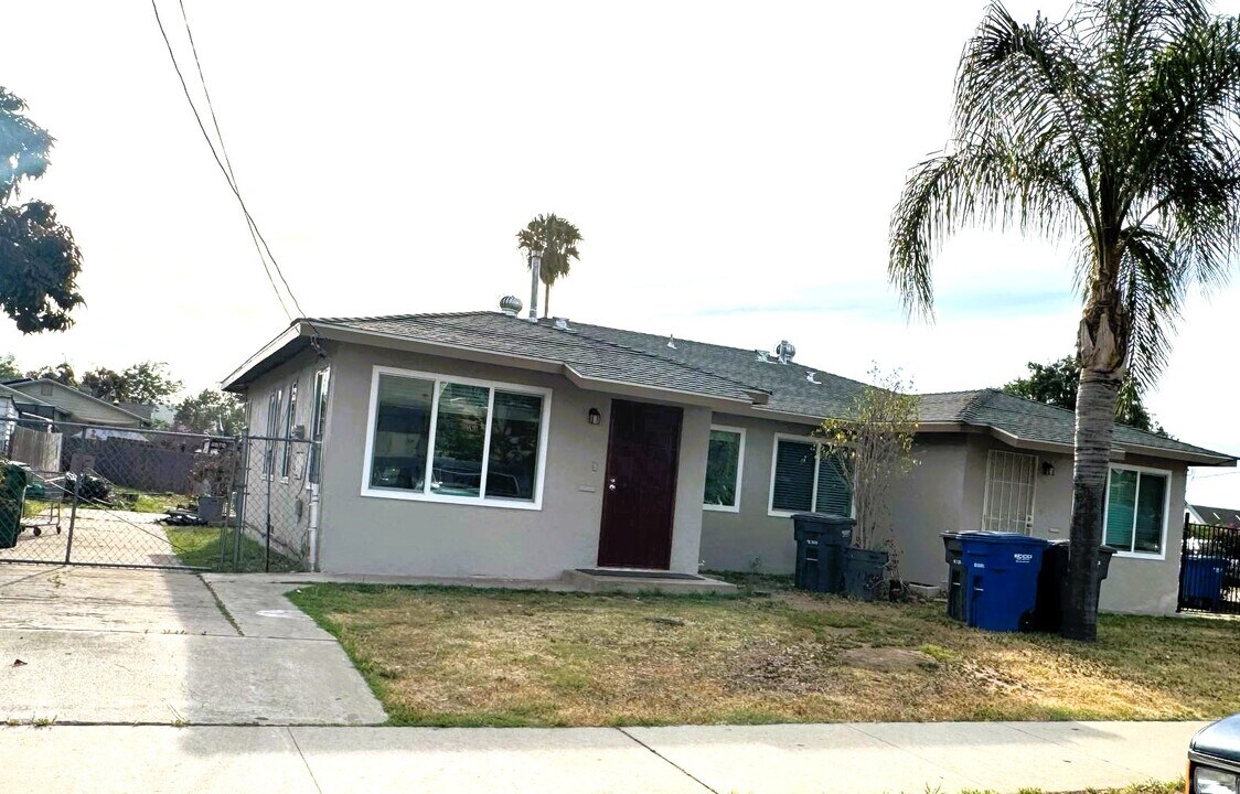 652 Claydelle Ave in El Cajon, CA - Building Photo
