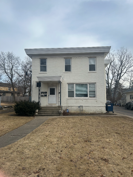 1359 St Johns Ave in Highland Park, IL - Foto de edificio