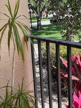 579 Prestwick Cir in Palm Beach Gardens, FL - Building Photo - Building Photo