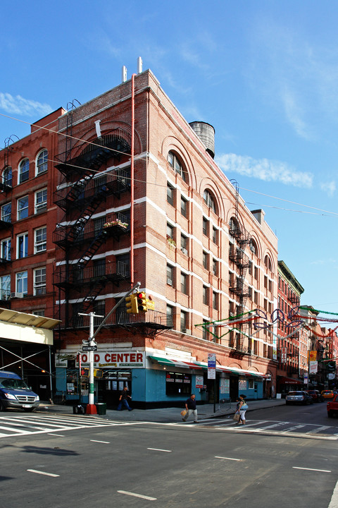 186 Grand St in New York, NY - Building Photo