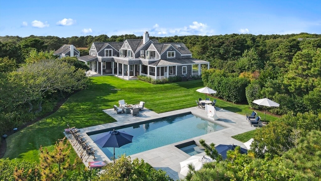 6 Walbang Ave in Nantucket, MA - Building Photo