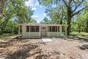 4802 Lane Rd in Zephyrhills, FL - Building Photo