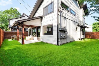 409 W 55th 1/2 St in Austin, TX - Building Photo - Building Photo