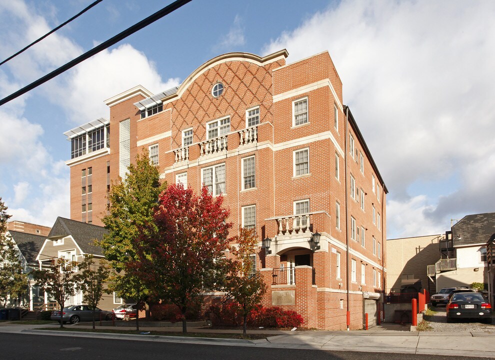 Crawford House in Ann Arbor, MI - Foto de edificio