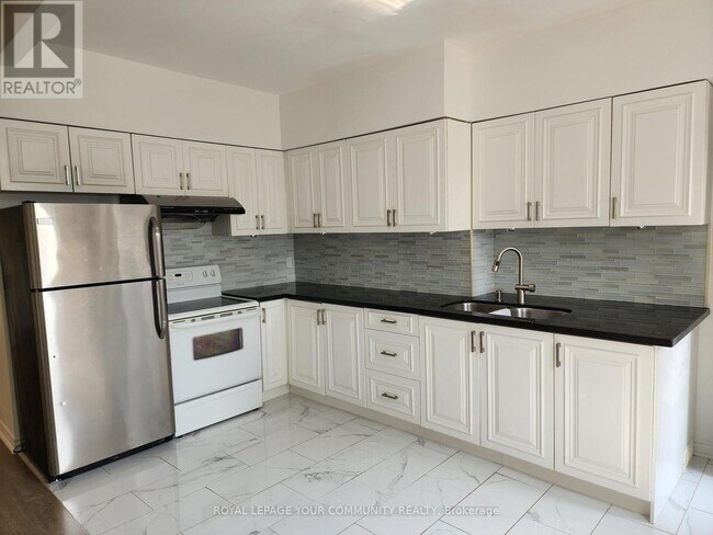 1075 Gerrard St E in Toronto, ON - Building Photo - Building Photo