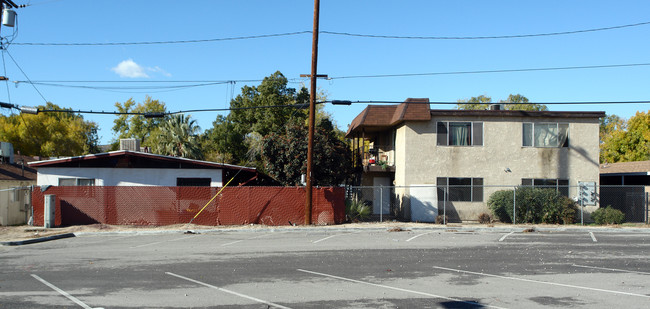 3819-3825 N Sierra Way in San Bernardino, CA - Foto de edificio - Building Photo