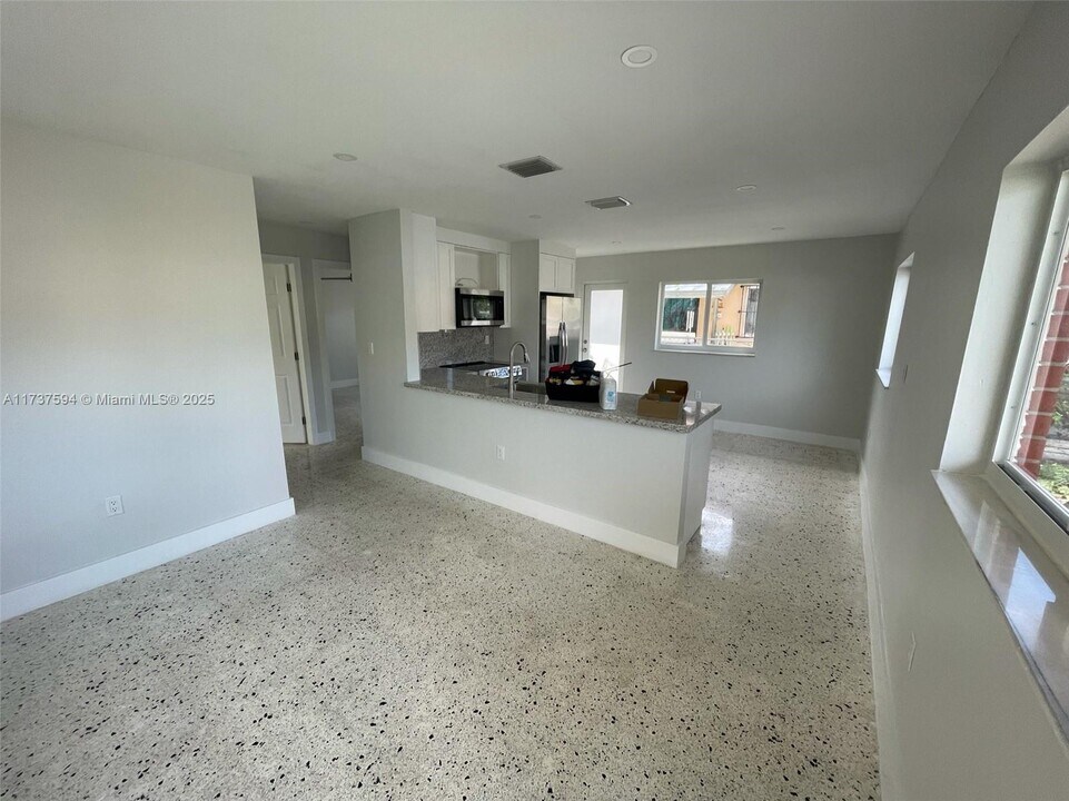 3518 SW 24th Ter in Miami, FL - Building Photo