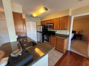 1065 S Hiawassee Rd in Orlando, FL - Foto de edificio - Building Photo