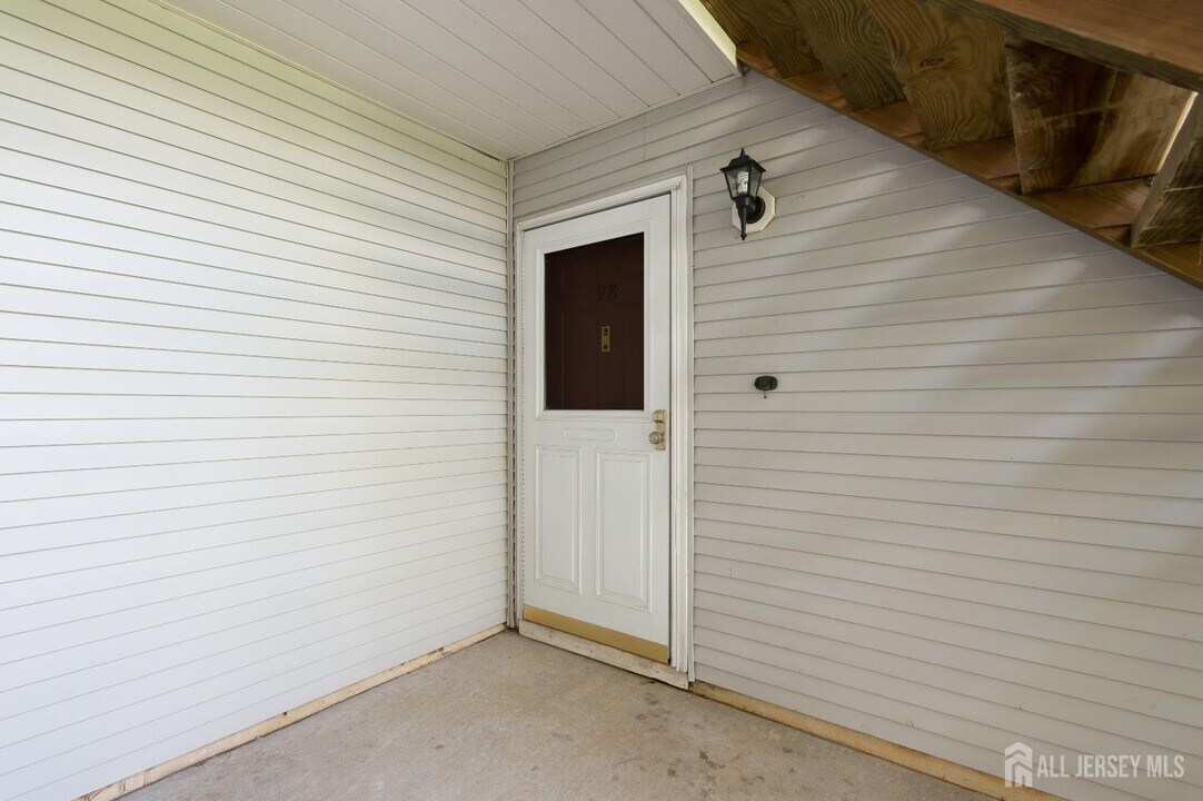 98 Griggs Pl in East Brunswick, NJ - Building Photo