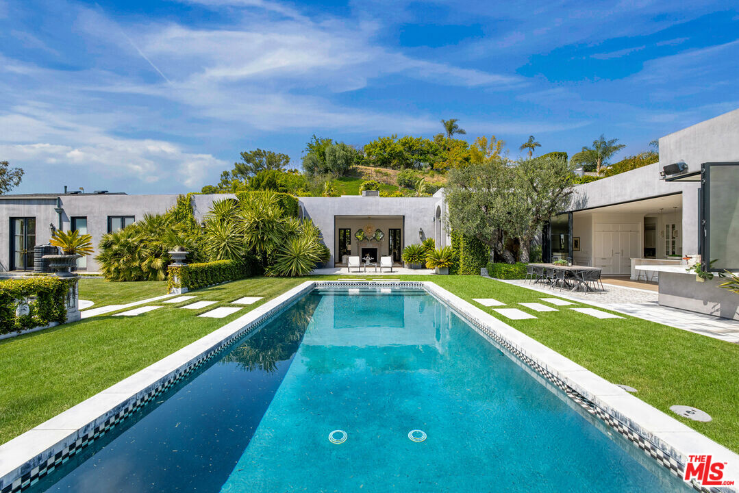 1457 Blue Jay Way in Los Angeles, CA - Building Photo