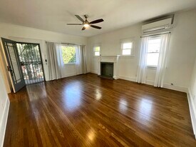 3218 E 2nd St, Unit 3218 Upper in Long Beach, CA - Building Photo