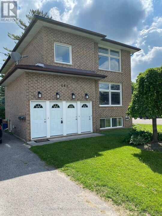 602 Park St N in Peterborough, ON - Building Photo