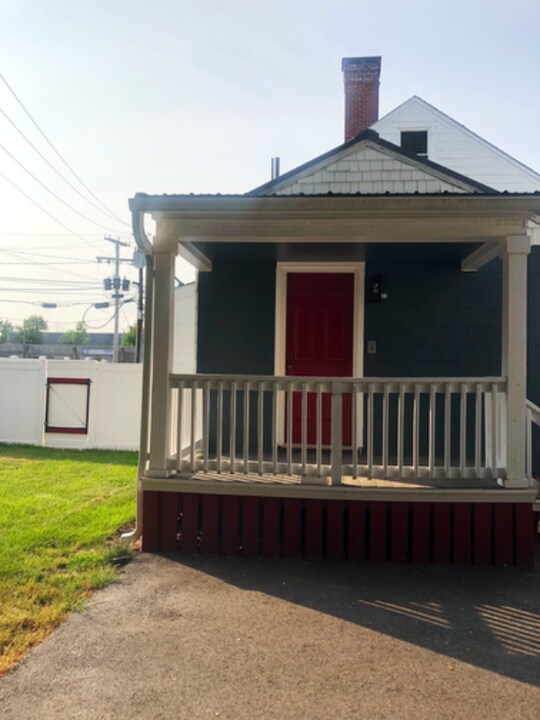 15 Broadway in Dover, NH - Building Photo