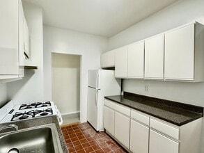 209 W 108th St in New York, NY - Building Photo - Building Photo
