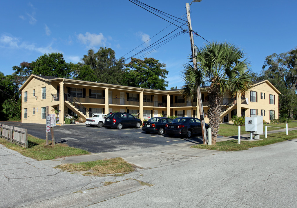 Carriage House in DeLand, FL - Building Photo