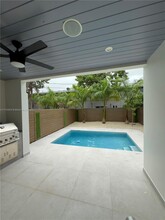 609 NE 8th Ave in Fort Lauderdale, FL - Building Photo - Building Photo