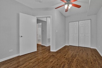 6211 S Woodlawn Ave, Unit Unit B - Room 4 in Chicago, IL - Foto de edificio - Building Photo