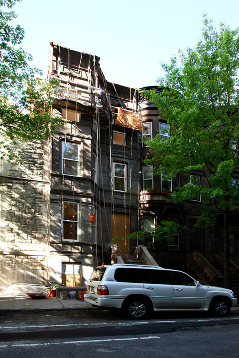 304 W 91st St in New York, NY - Building Photo