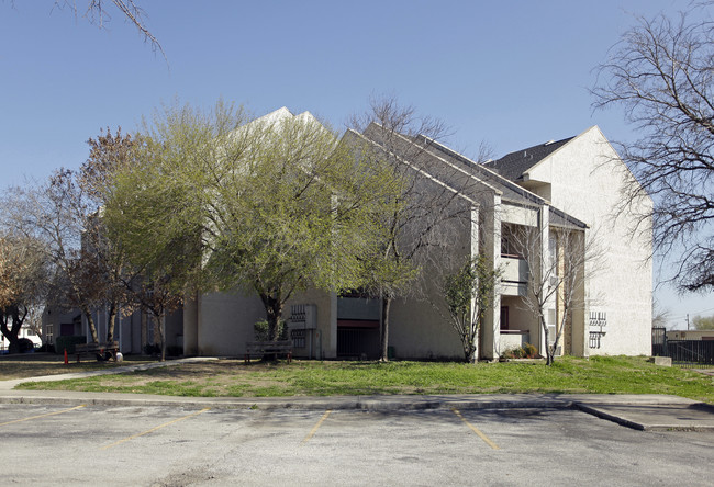 Matt Garcia Apartments in San Antonio, TX - Building Photo - Building Photo