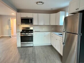 415 Hollister Ave in Bridgeport, CT - Foto de edificio - Building Photo