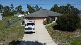 311 Bradley Ave in Lehigh Acres, FL - Building Photo