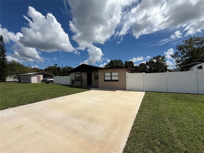 327 Lake Van Rd in Auburndale, FL - Building Photo - Building Photo