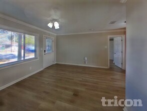 3210 W Tyson Ave in Tampa, FL - Building Photo - Building Photo