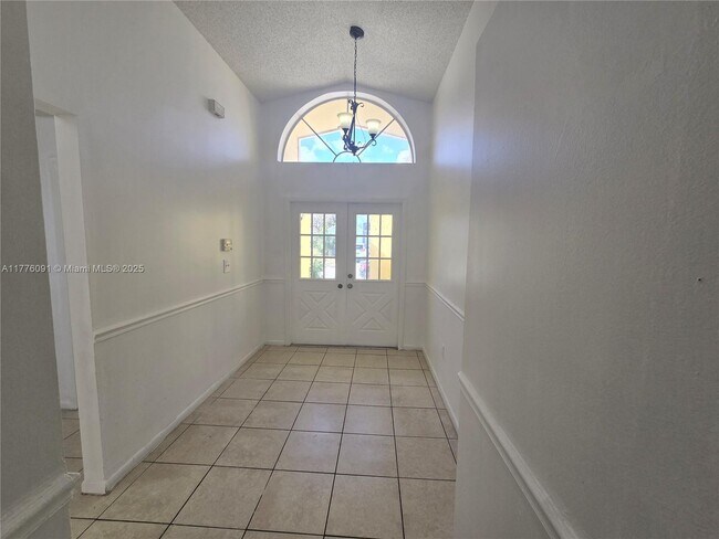 10040 Nandina St in Miramar, FL - Building Photo - Building Photo