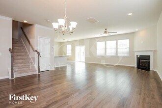 111 Stagecoach Ave in Summerville, SC - Foto de edificio - Building Photo