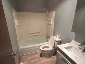 1105 Mary Ave in Dixon, IL - Building Photo - Building Photo