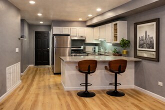 2321 W Harrison St, Unit 1 in Chicago, IL - Building Photo - Building Photo