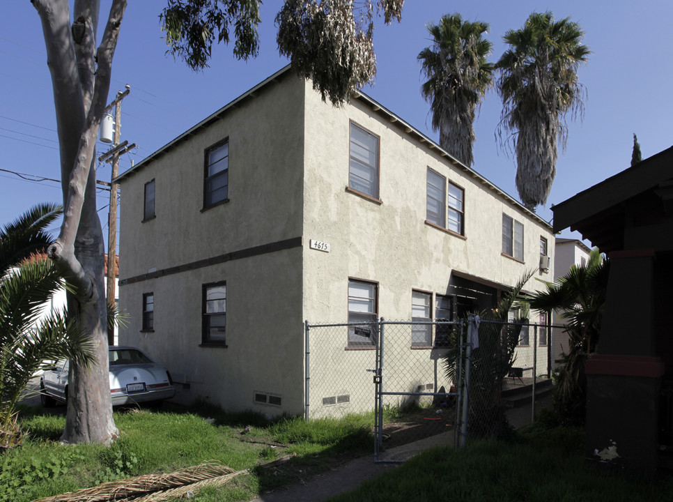 4675 33rd St in San Diego, CA - Foto de edificio