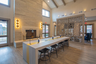 Cortland Ridglea in Fort Worth, TX - Building Photo - Interior Photo