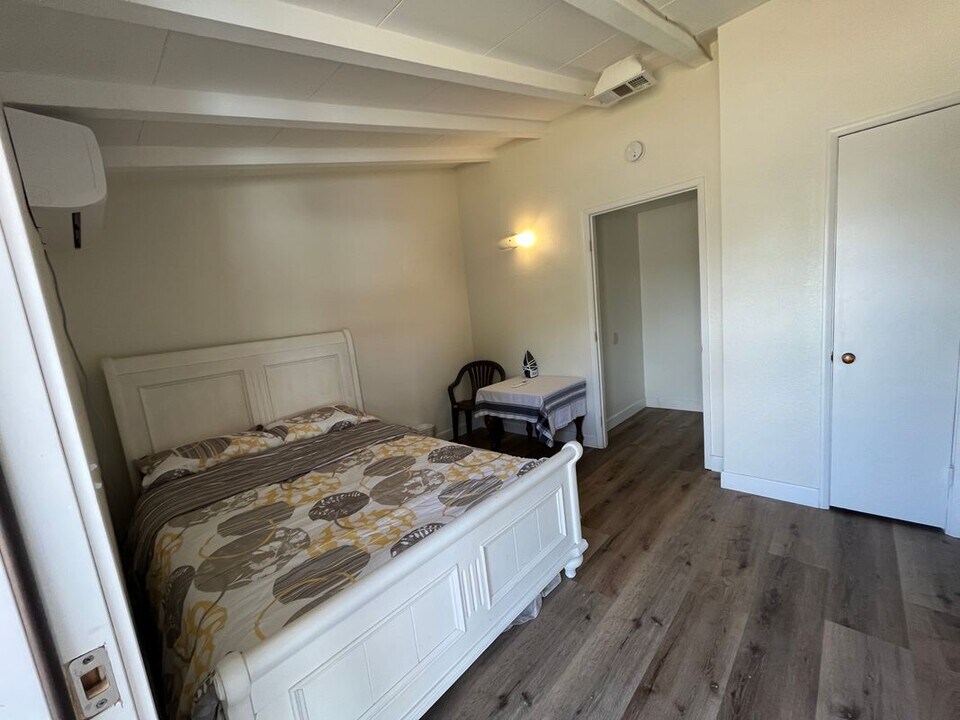 924 N Fairview St in Anaheim, CA - Building Photo