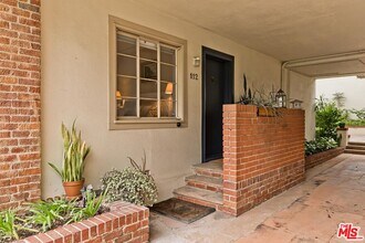 11901 W Sunset Blvd in Los Angeles, CA - Building Photo - Building Photo