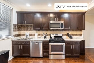 Room in Shared 4 bed/2 bath home, Unit D in Chicago, IL - Building Photo - Building Photo