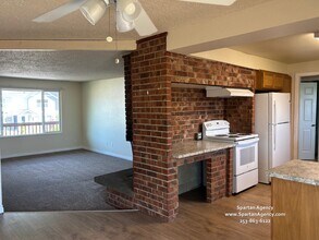 15818 Elm St E, Unit B in Sumner, WA - Building Photo - Building Photo