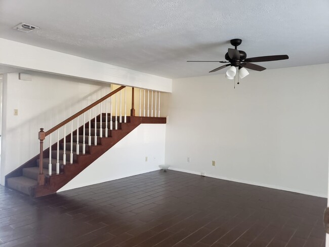 2005 Joy St, Unit 3 in Edinburg, TX - Building Photo - Building Photo