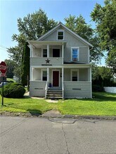 40 West St in Shelton, CT - Foto de edificio - Building Photo