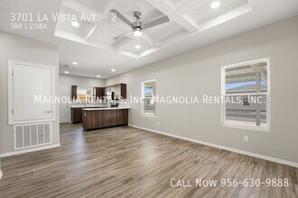 3701 La Vista Ave, Unit 2 in McAllen, TX - Foto de edificio - Building Photo